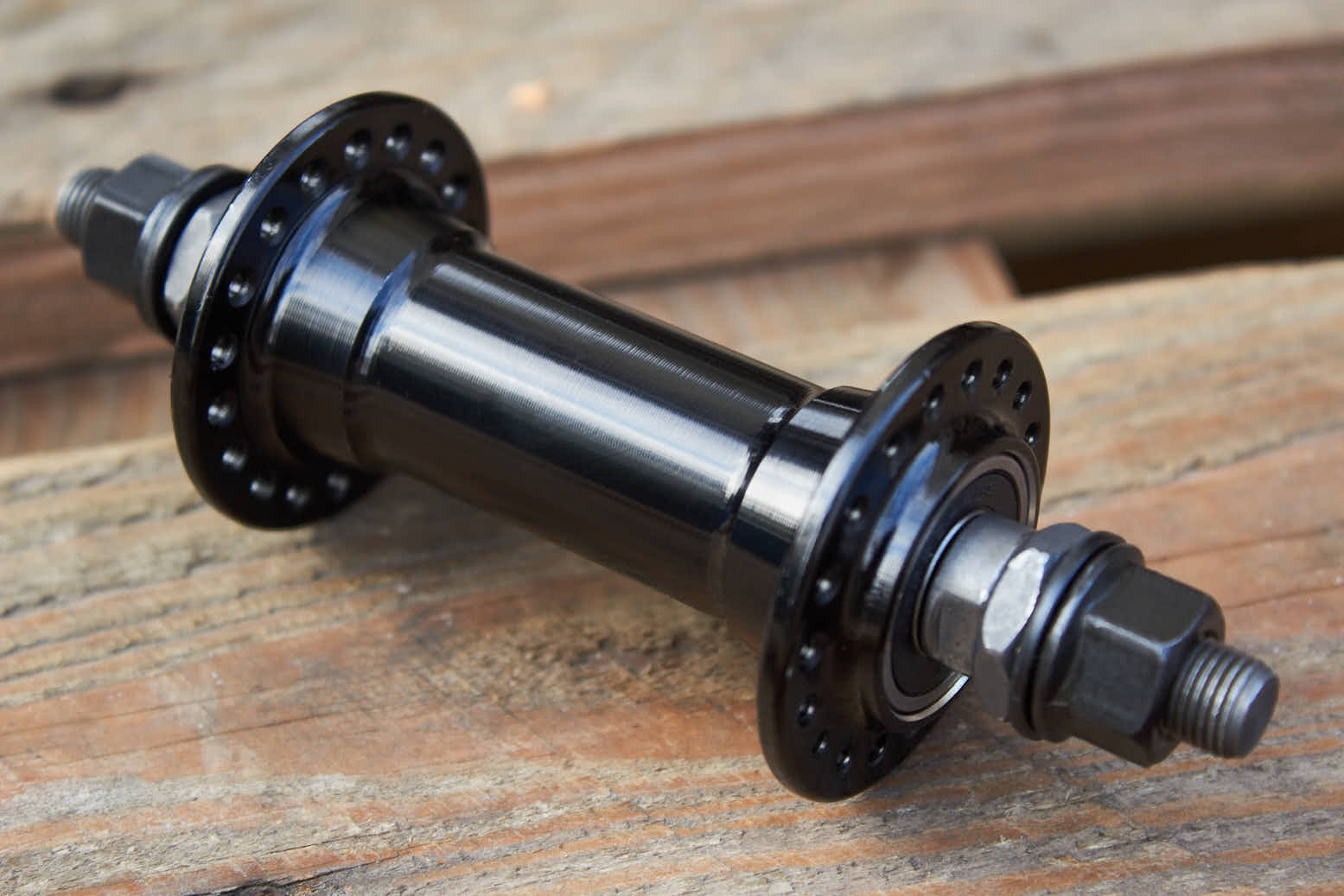 Vorderradnabe mit 140mm langer Achse in Schwarz