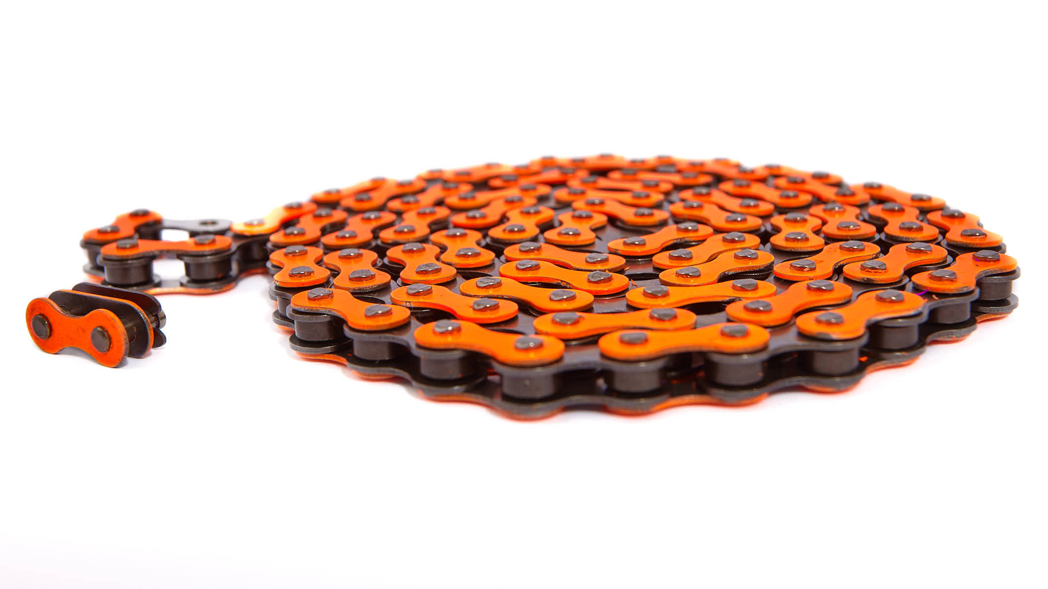 Fahrradkette mit 112 Gliedern und Kettenschloss in Orange Fahrradkette mit 112 Gliedern und Kettenschloss in Orange