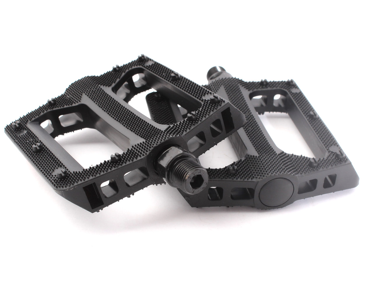 BMX Pedale von der Seite mit schwarzen Noppen und Pins BMX Pedale von der Seite mit schwarzen Noppen und Pins