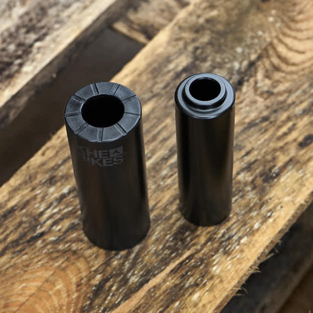 KHEbikes 2nd Pro Pegs schwarz von oben KHEbikes 2nd Pro Pegs schwarz von oben